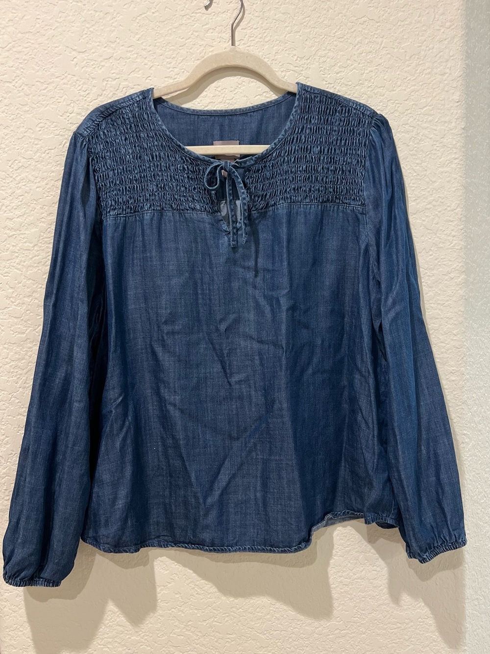 Chico’s Archive Collection Chambray Smocked Keyhole Blouse Size 3 Tencel Lyocell
